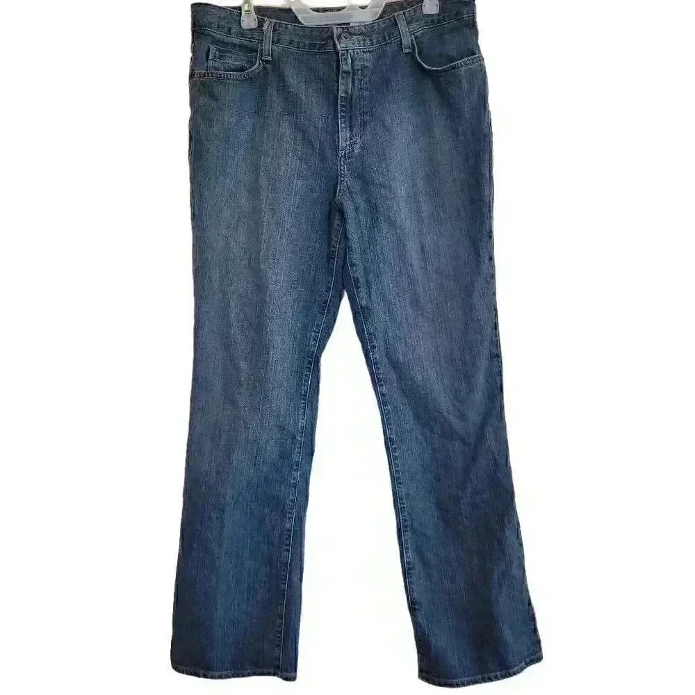 Eddie Bauer Women's Natural Straight Leg Moonstone Wash Blue Denim Jeans